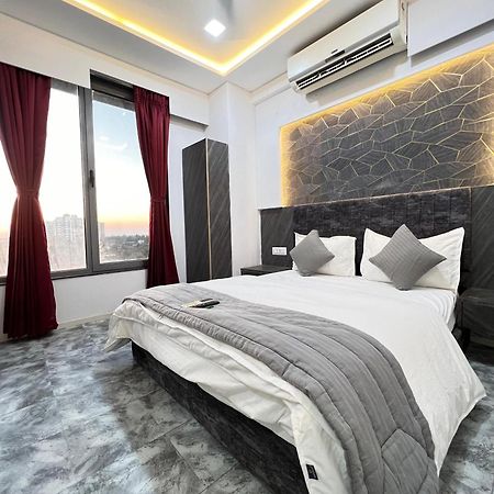 Hotel Star Galaxy Surat Luaran gambar