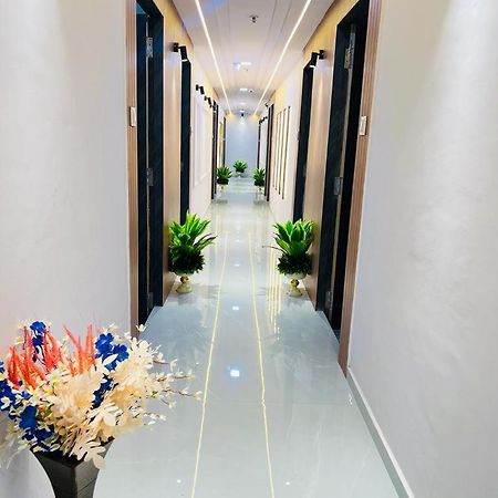 Hotel Star Galaxy Surat Luaran gambar