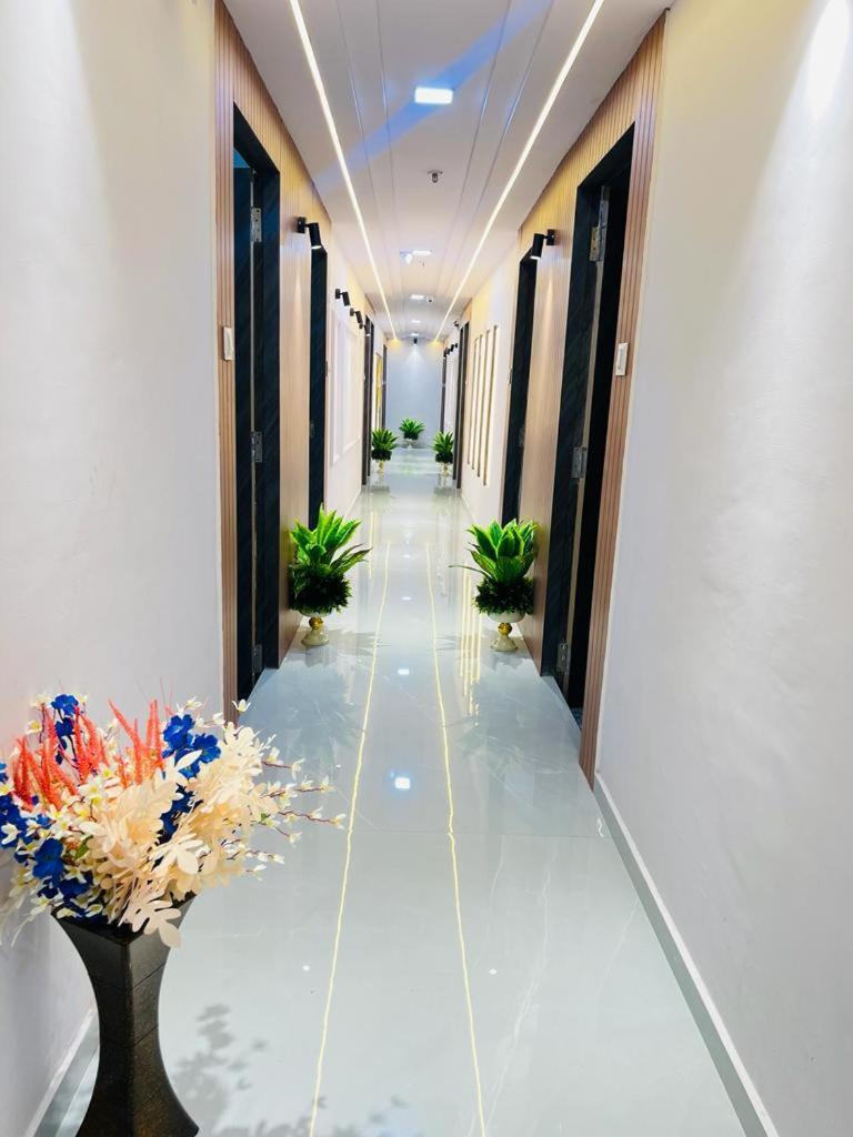 Hotel Star Galaxy Surat Luaran gambar
